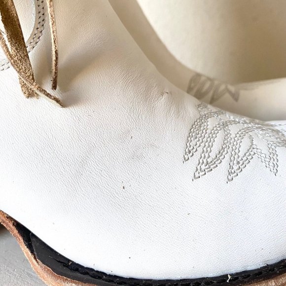 Junk Gypsy Lane Lost in the Stars 8.5 Womens Western Boots White Snip Toe Fringe - Picture 3 of 14